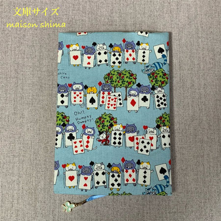 布製ブックカバー 文庫サイズ「トランプの兵隊にゃんこ(ブルー)」