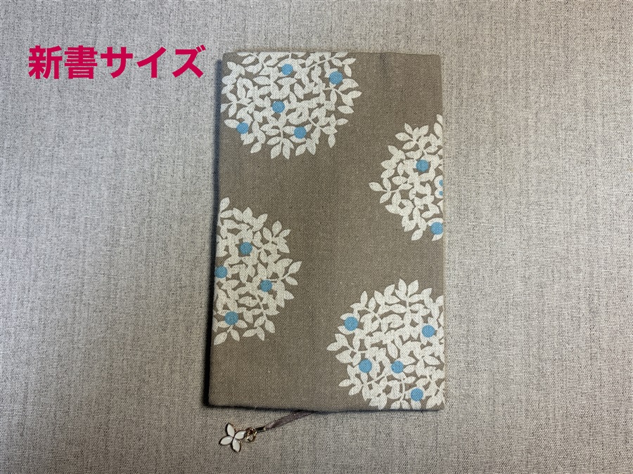【同人グッズ】布製ブックカバー 新書サイズ「リーフと水玉(ベージュ)」